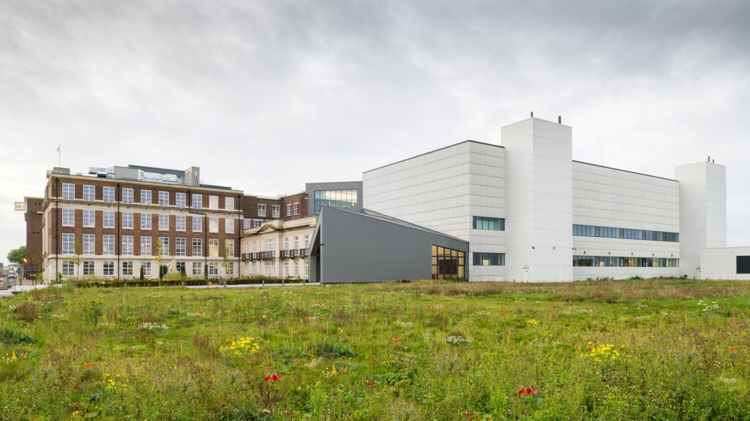 HDR I Hurley Palmer Flatt completes Building Services for RB plc’s state-of-the-art Science and Innovation Centre, setting new workplace standards for the pharmaceutical research industry