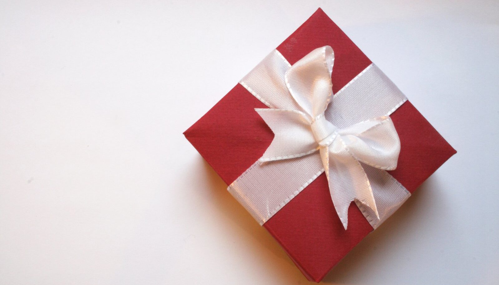 Bundles of Love – Valentine’s Day at Vintage Playing Cards